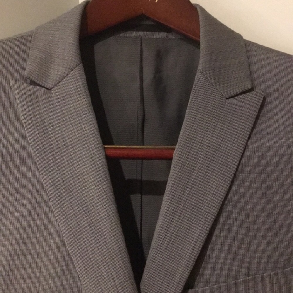 Kenneth Cole light gray suit 42S & 36 pant
